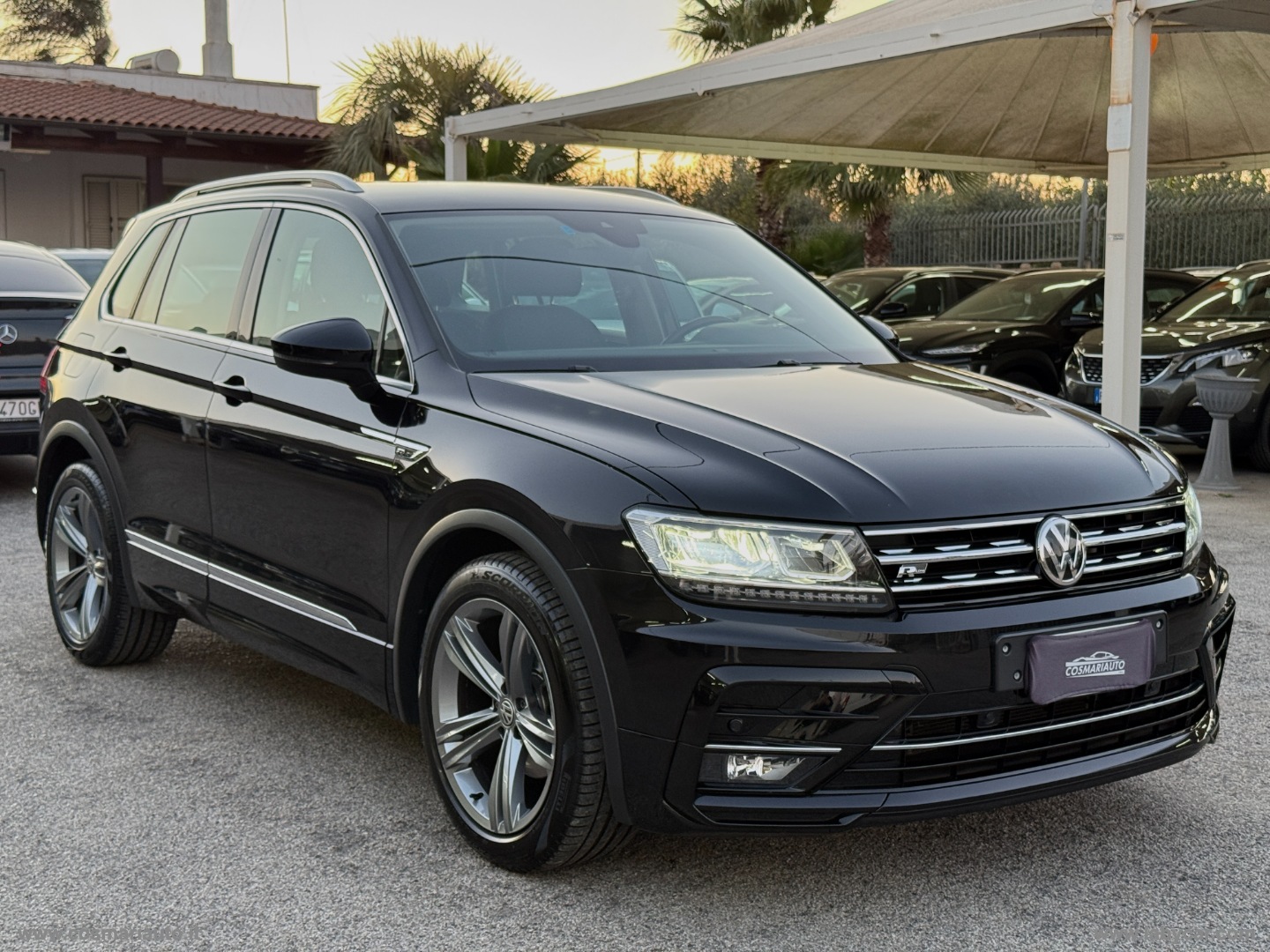 VOLKSWAGEN Tiguan