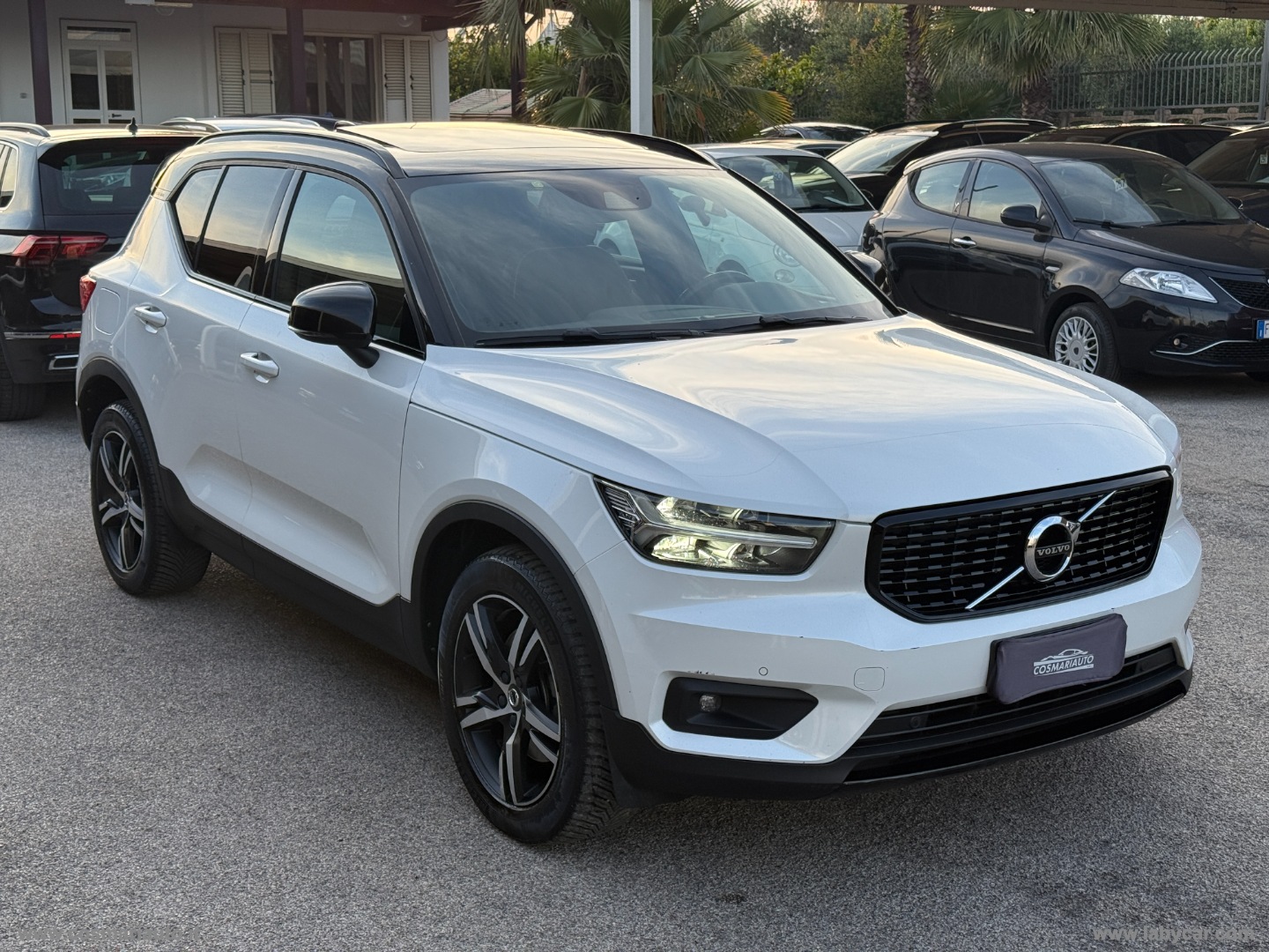 VOLVO XC40