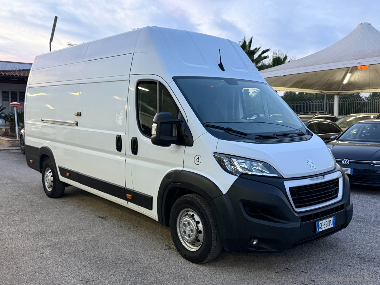 PEUGEOT 