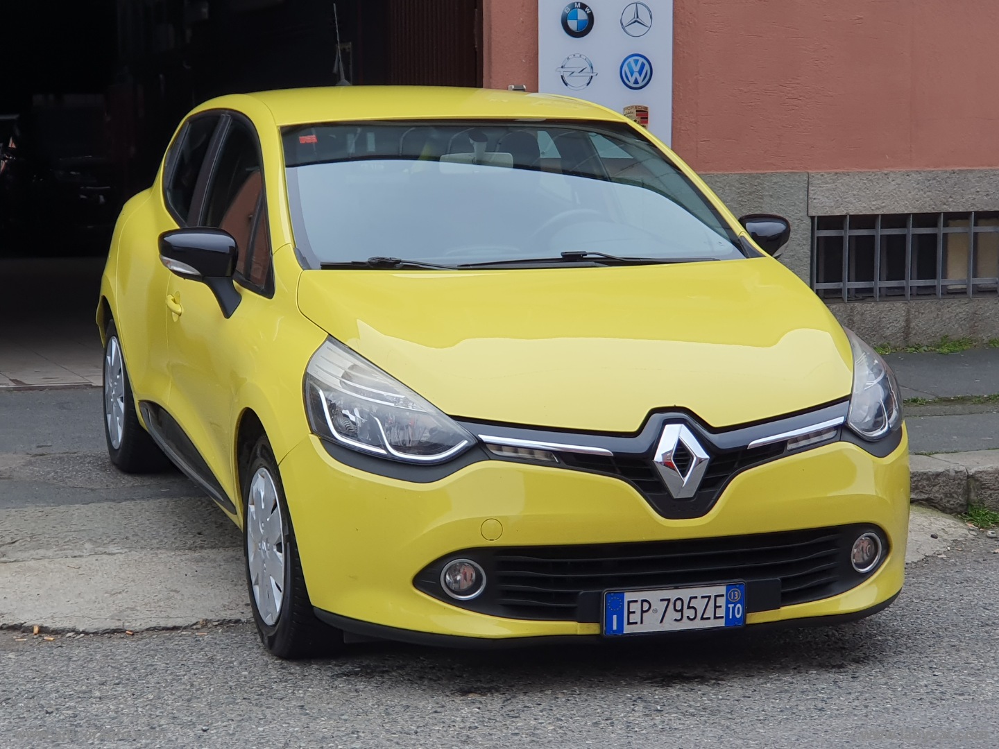 Clio 1.2 75 CV 5p.                                                        