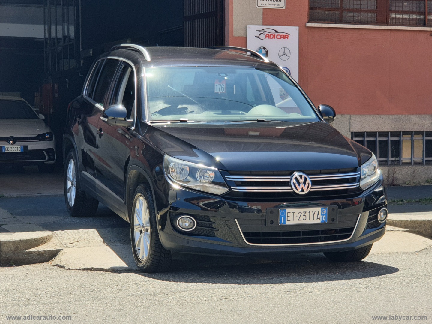 VOLKSWAGEN Tiguan