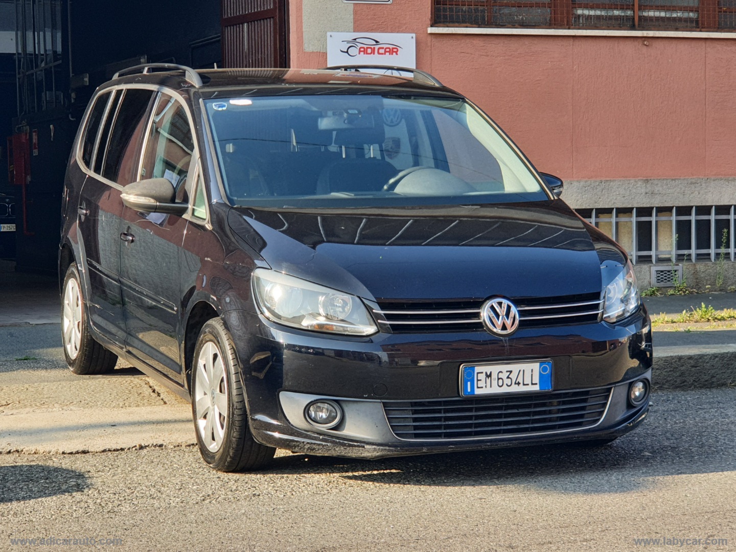 VOLKSWAGEN Touran