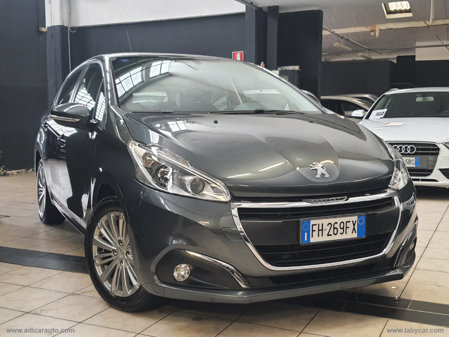 PEUGEOT 208