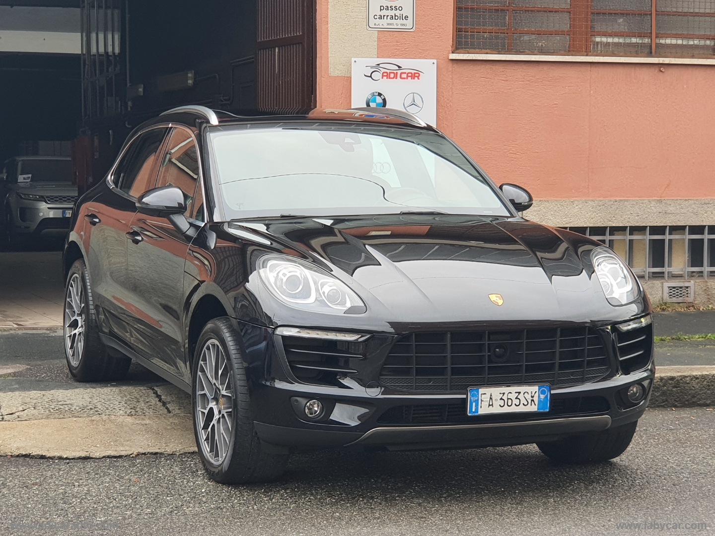 PORSCHE Macan
