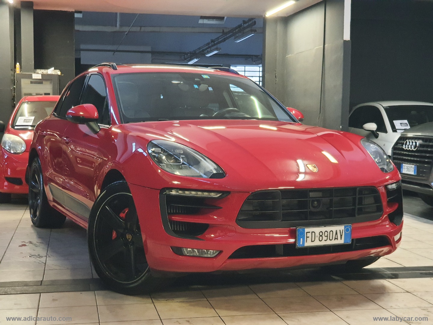 PORSCHE Macan