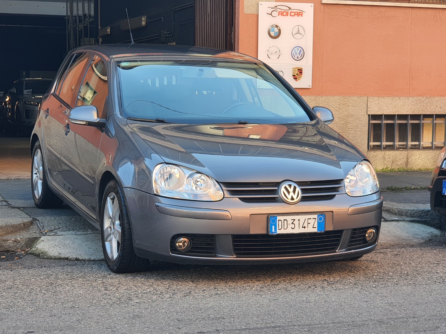 VOLKSWAGEN Golf