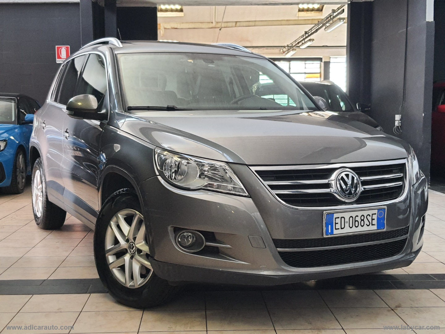 VOLKSWAGEN Tiguan