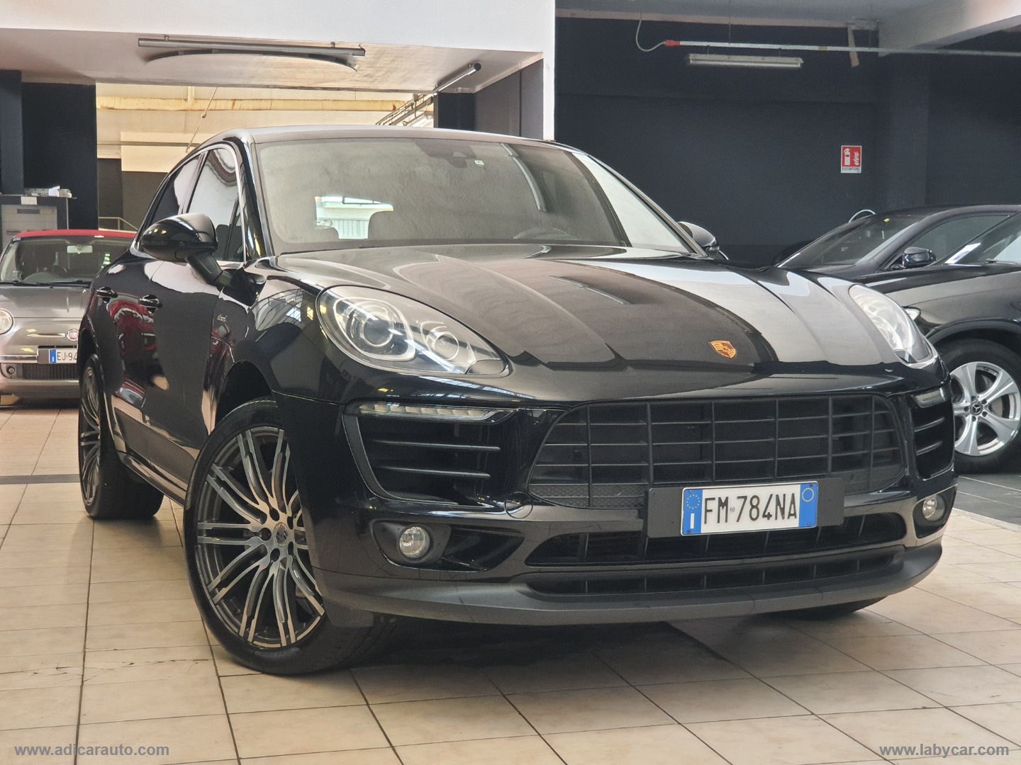 PORSCHE Macan