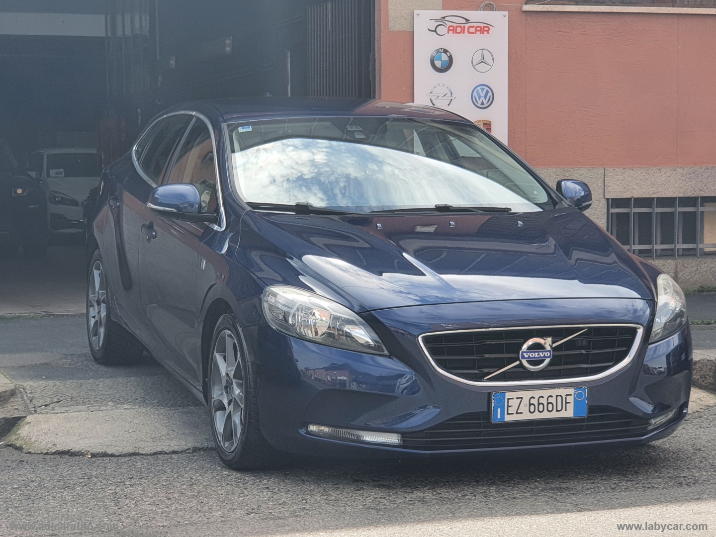 VOLVO V40