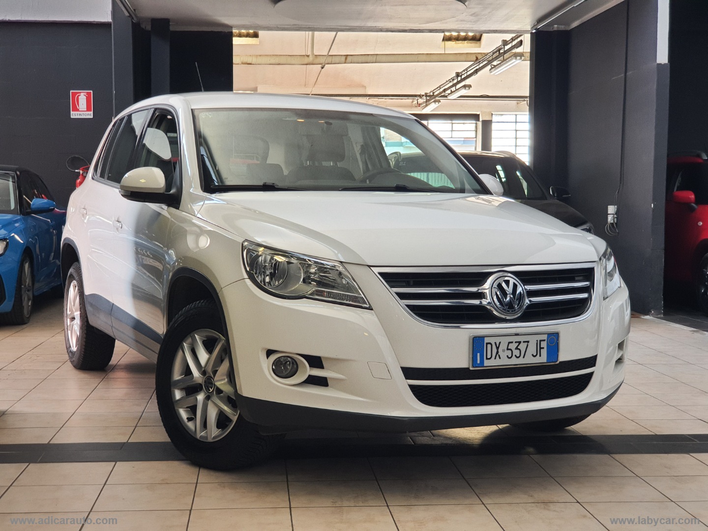 VOLKSWAGEN Tiguan