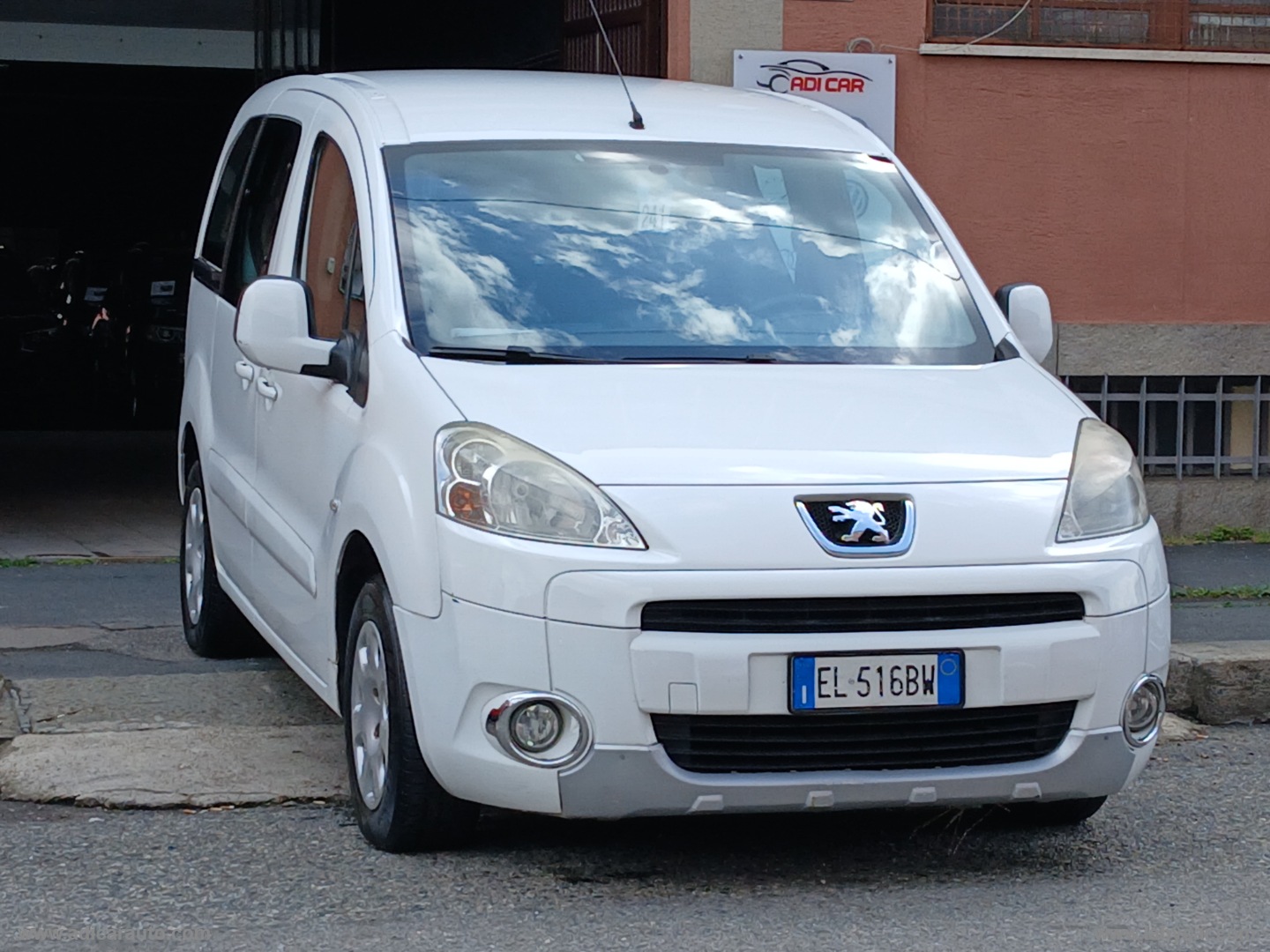 PEUGEOT Partner