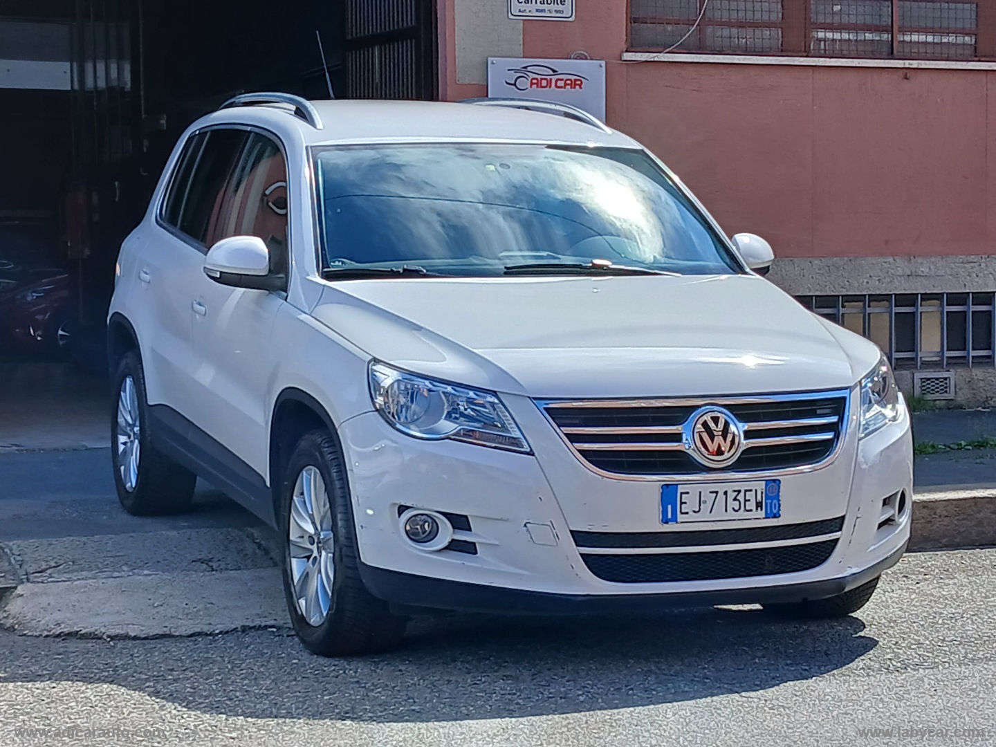 VOLKSWAGEN Tiguan