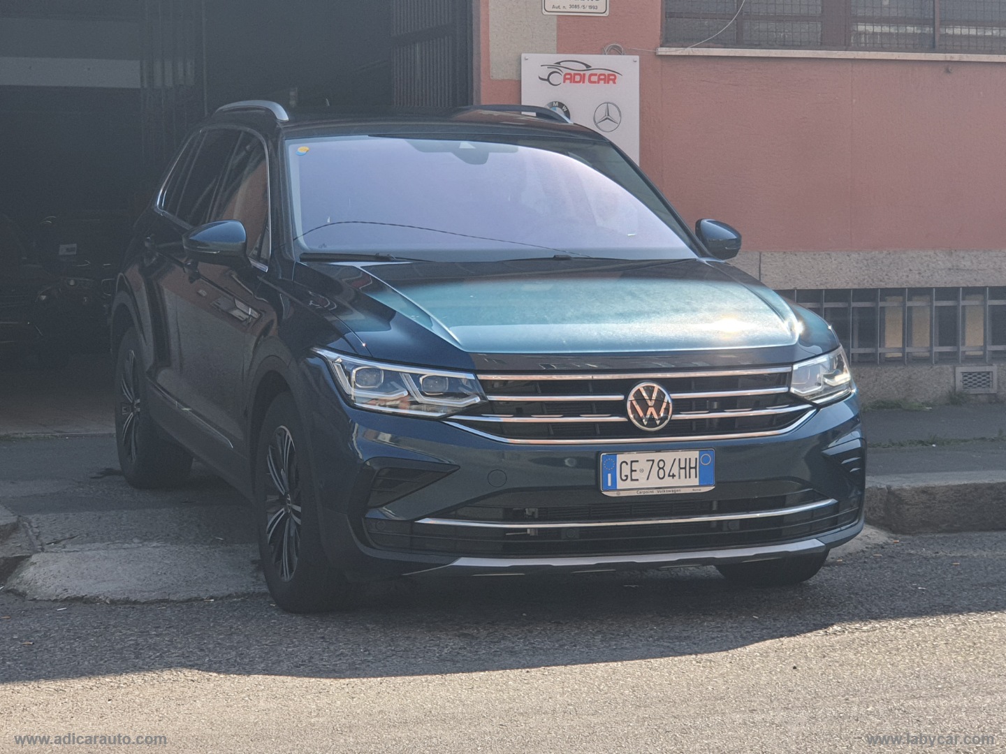 VOLKSWAGEN Tiguan