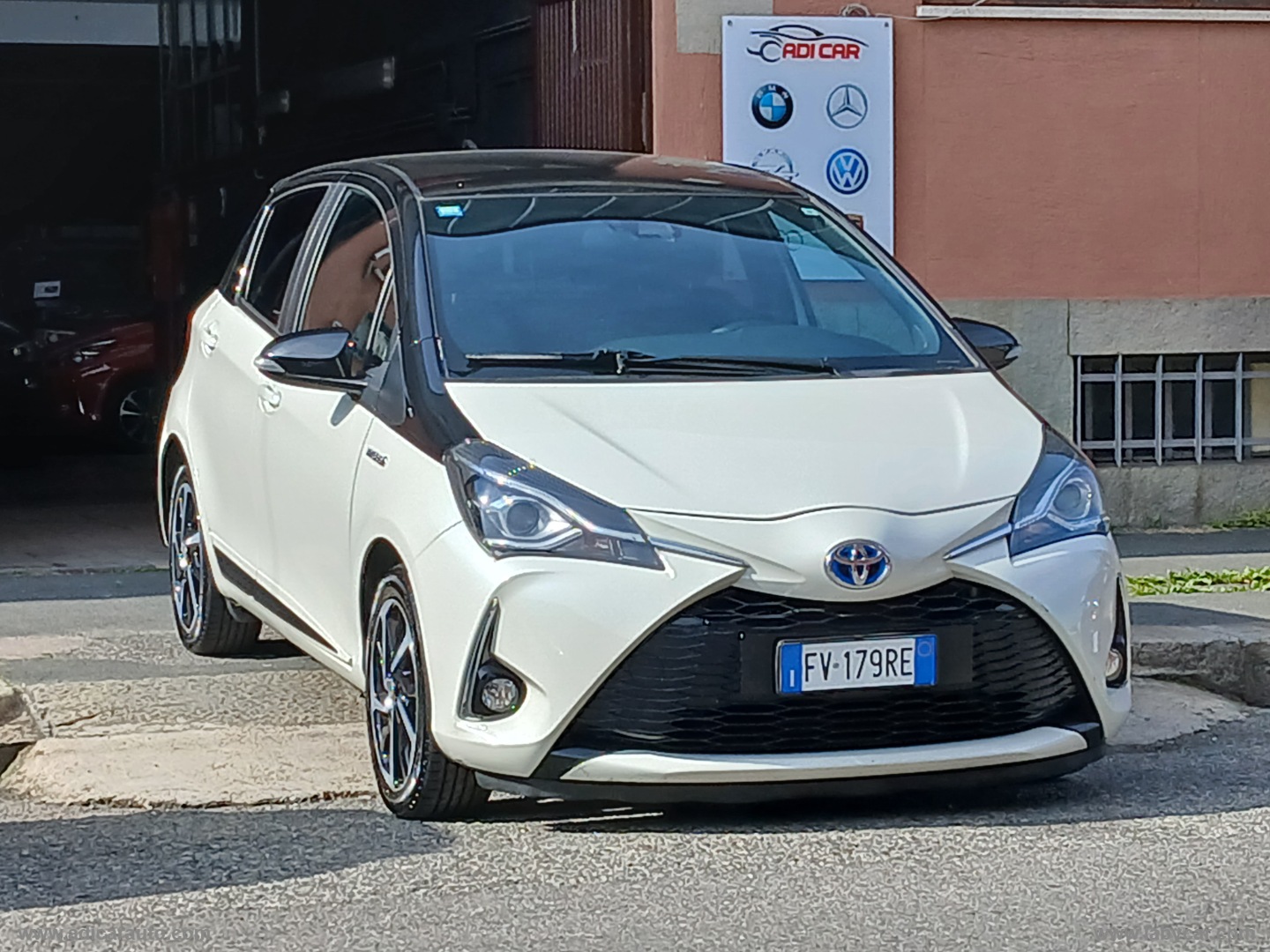 TOYOTA Yaris