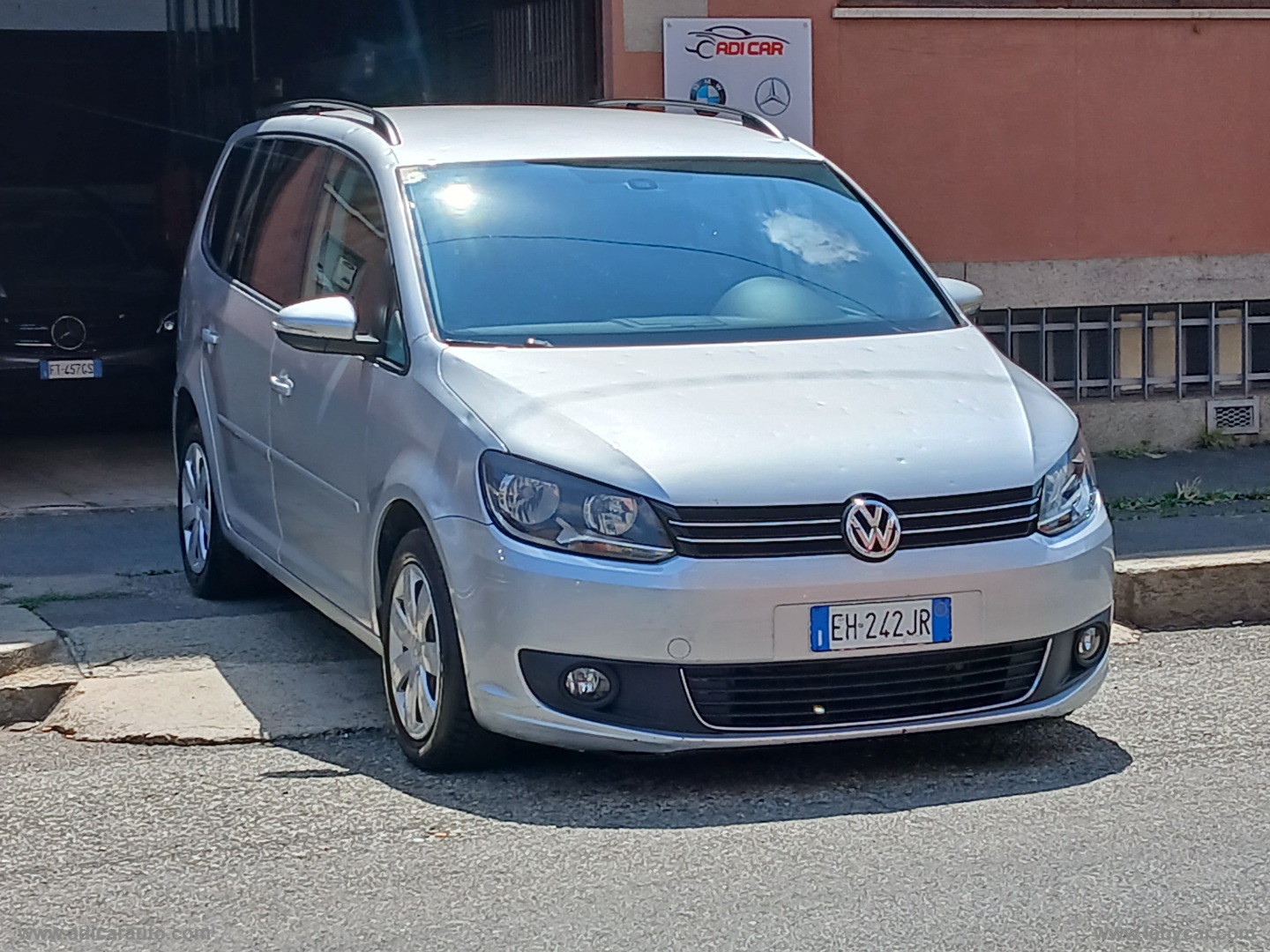 VOLKSWAGEN Touran