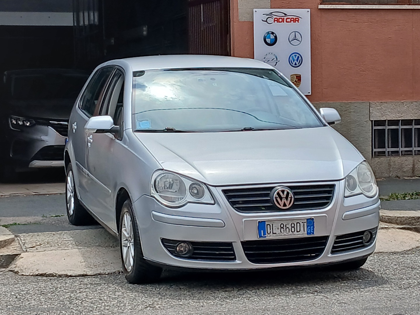 VOLKSWAGEN Polo
