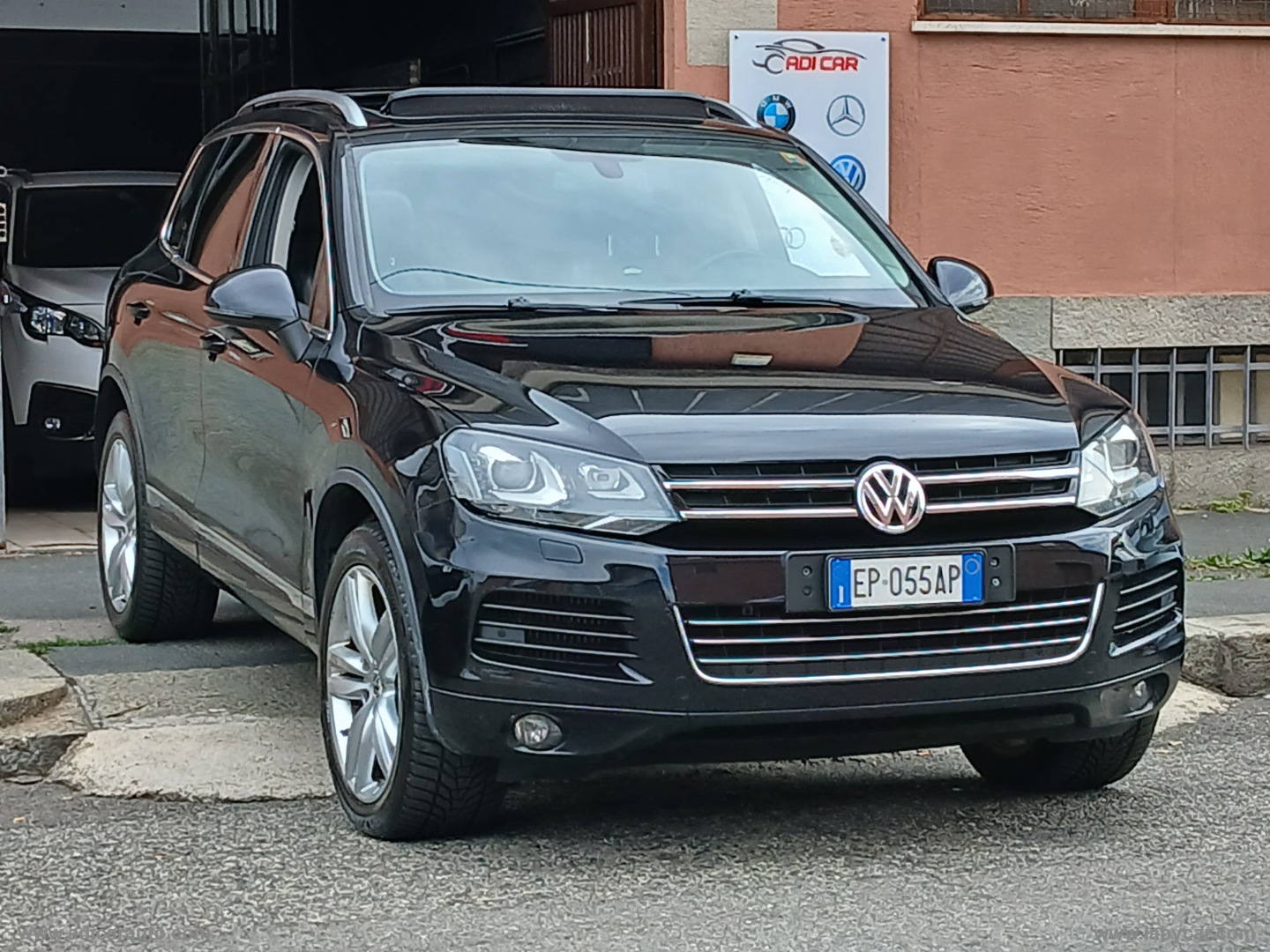 VOLKSWAGEN Touareg