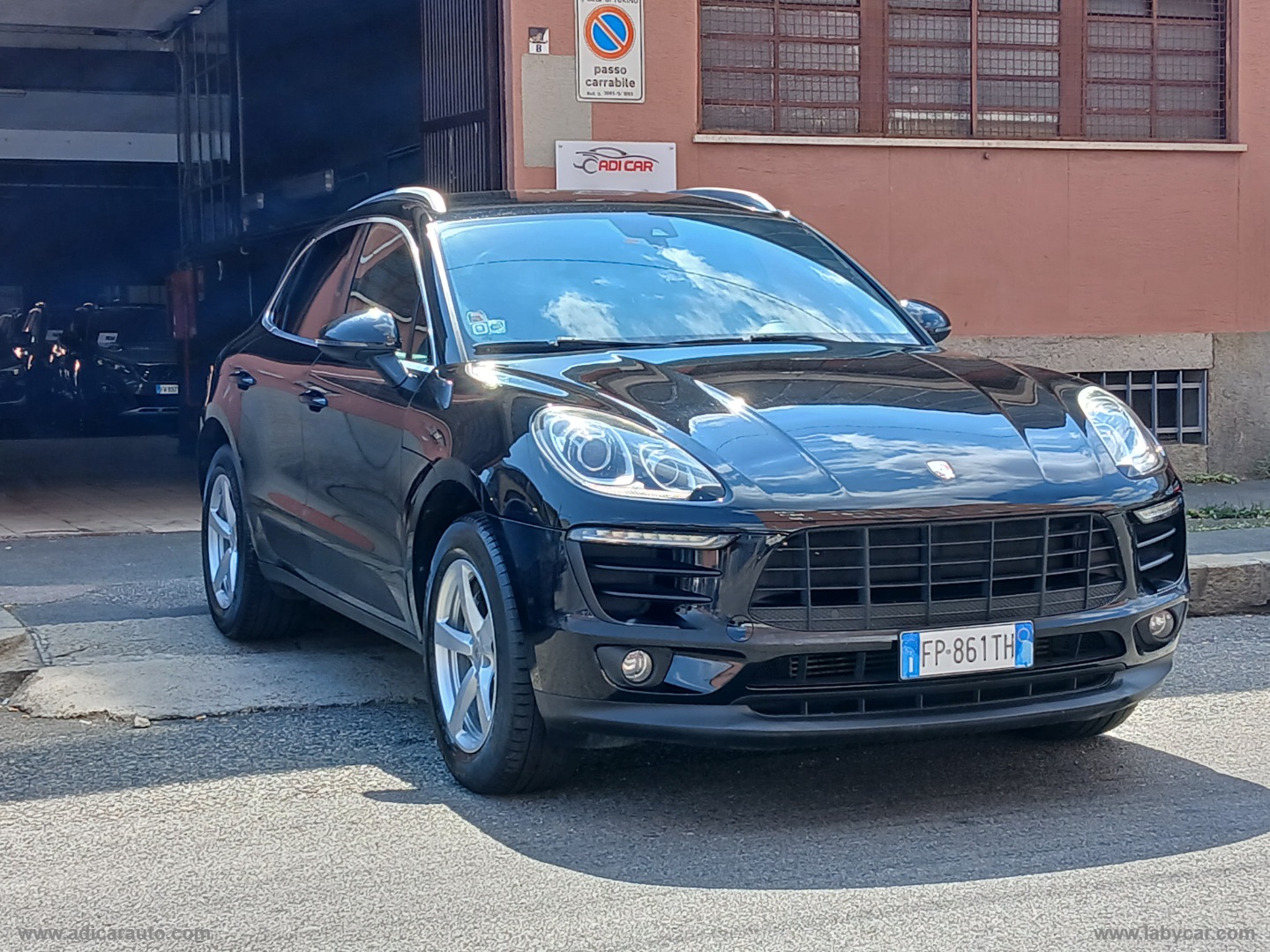 PORSCHE Macan