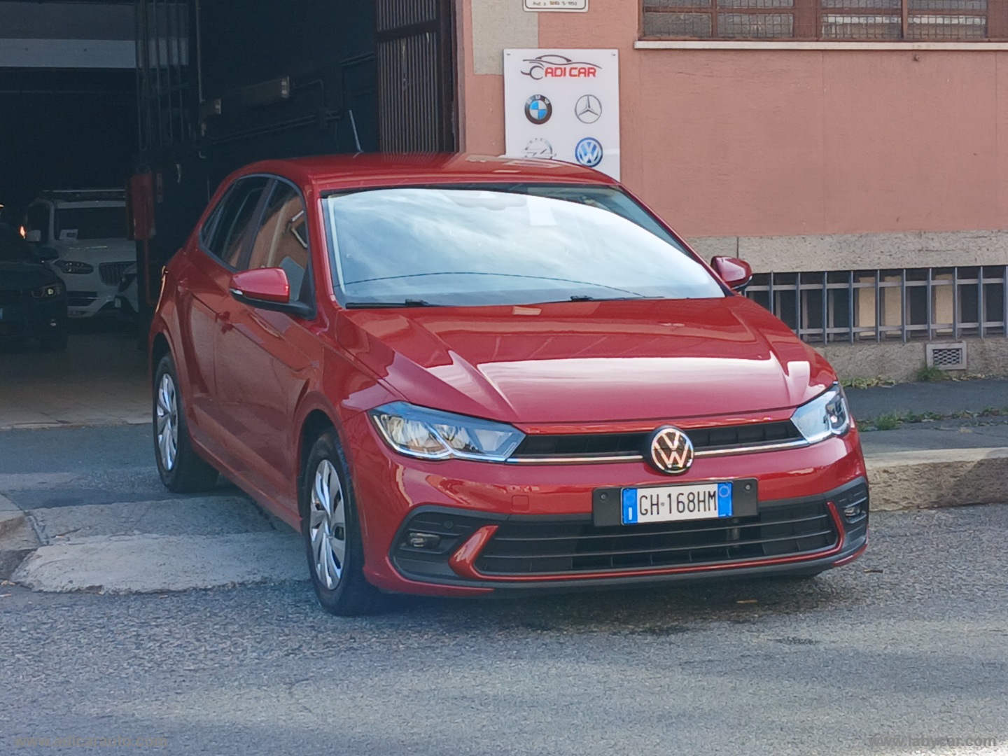 VOLKSWAGEN Polo