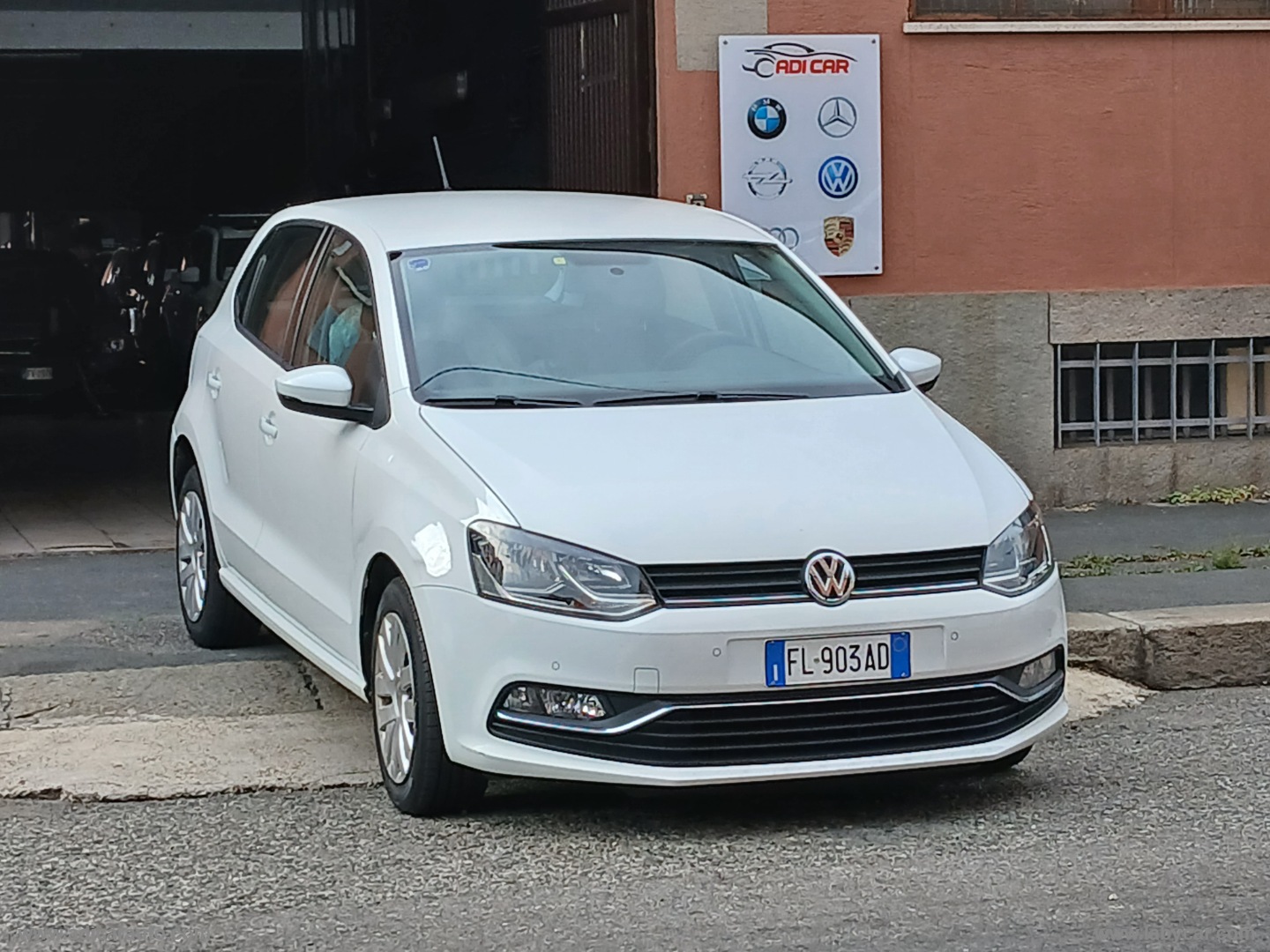 VOLKSWAGEN Polo