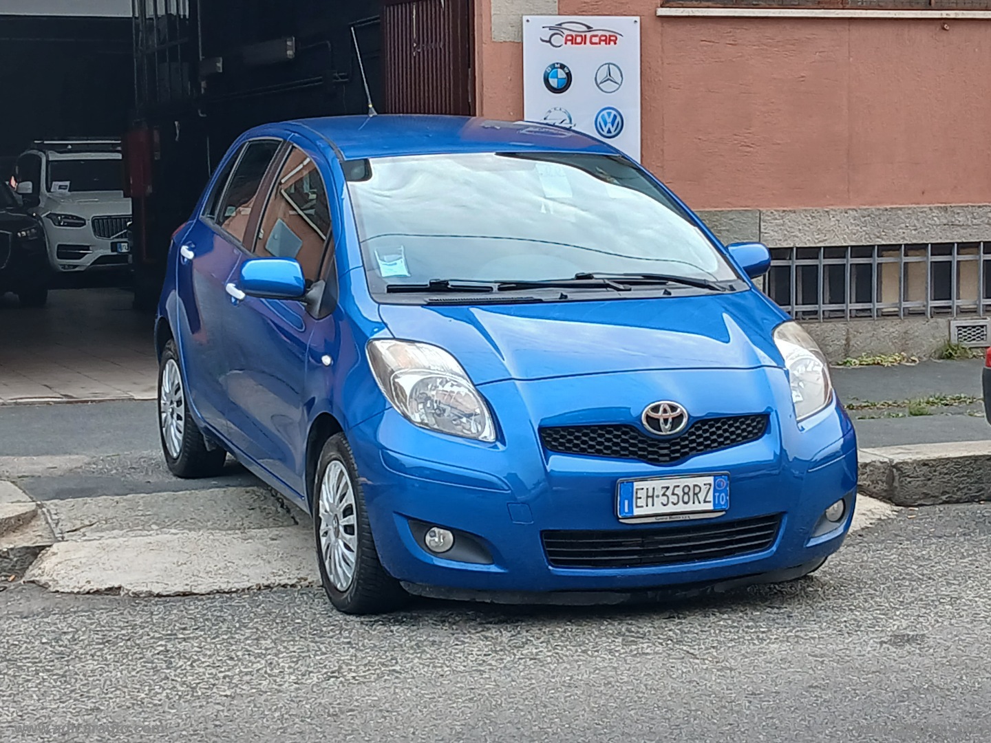 TOYOTA Yaris