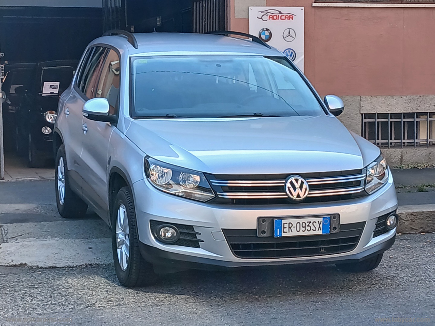 VOLKSWAGEN Tiguan