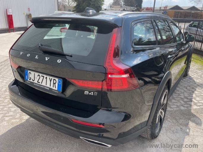 VOLVO V60 Cross Country