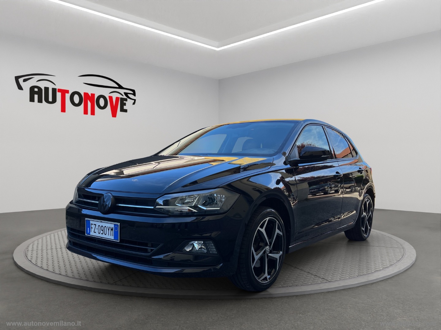 VOLKSWAGEN Polo