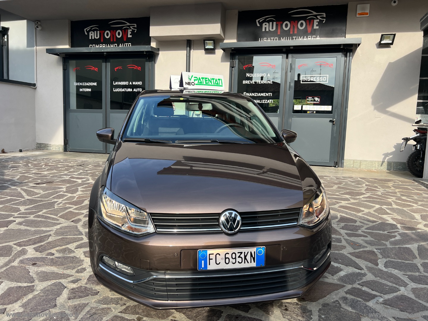 VOLKSWAGEN Polo