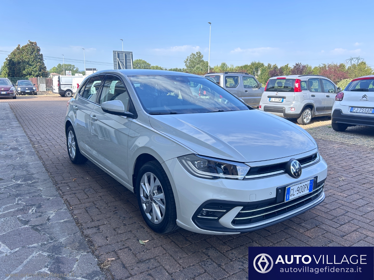 VOLKSWAGEN Polo
