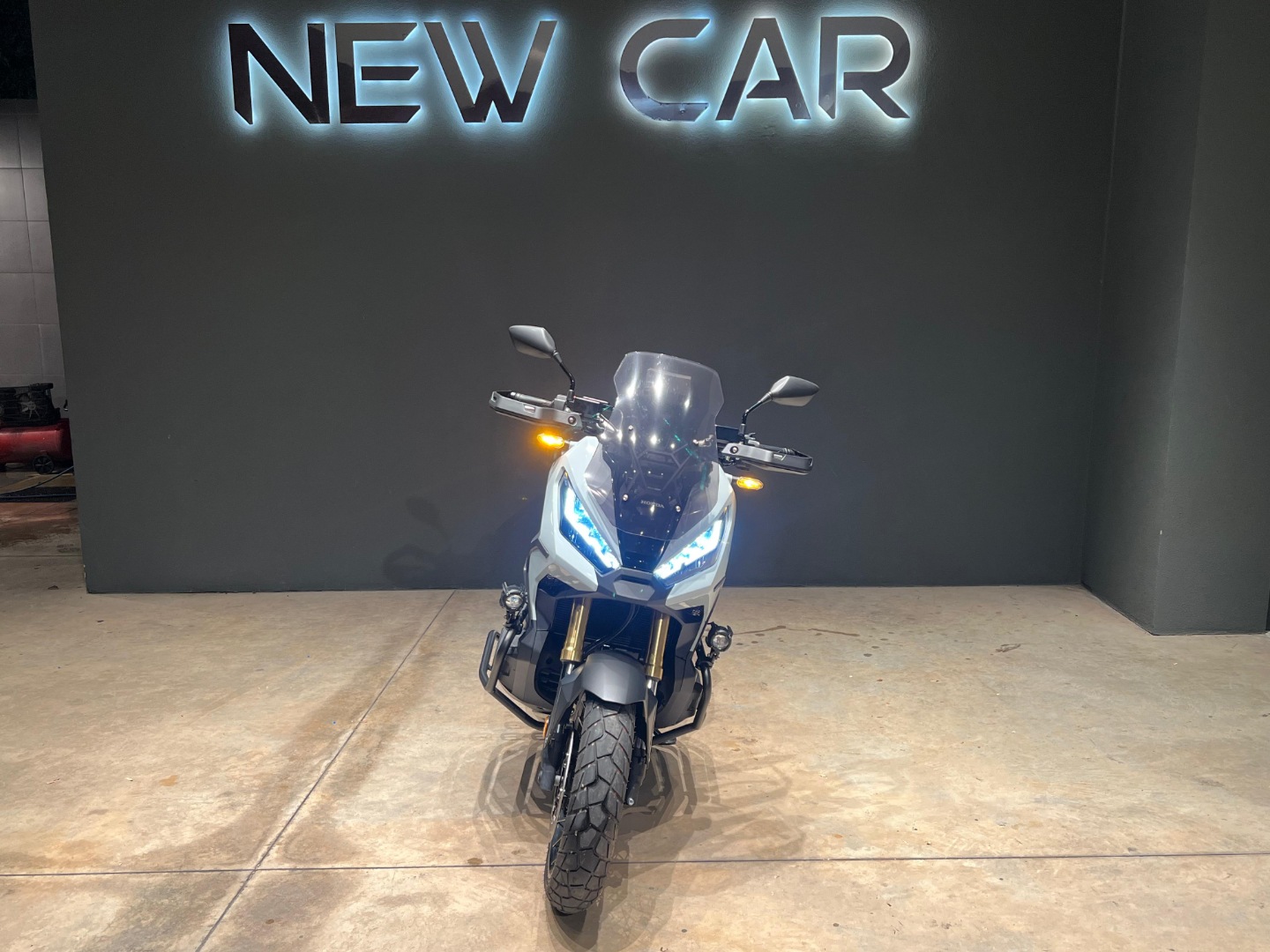 ADV 750                                                        