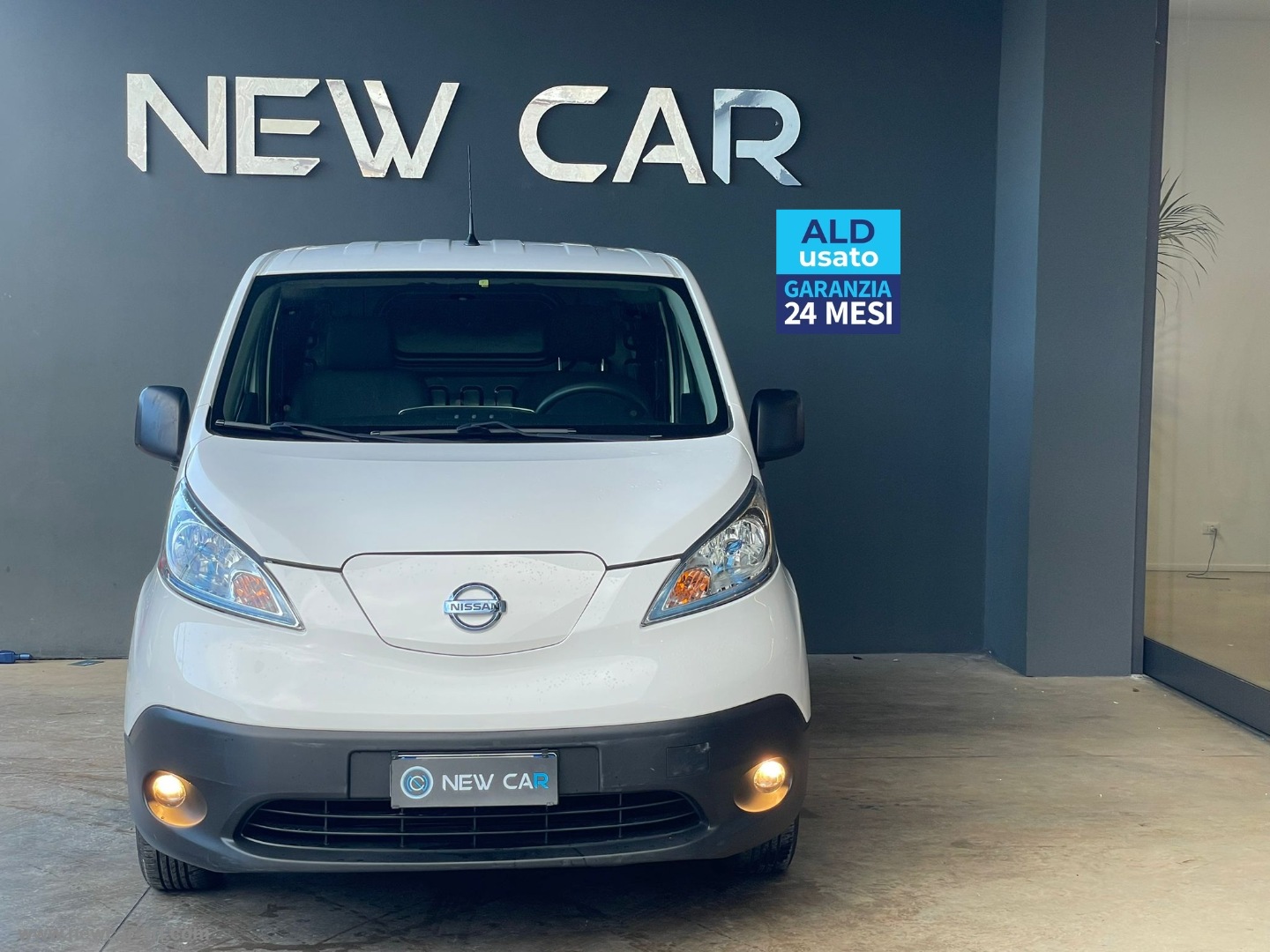 NISSAN 