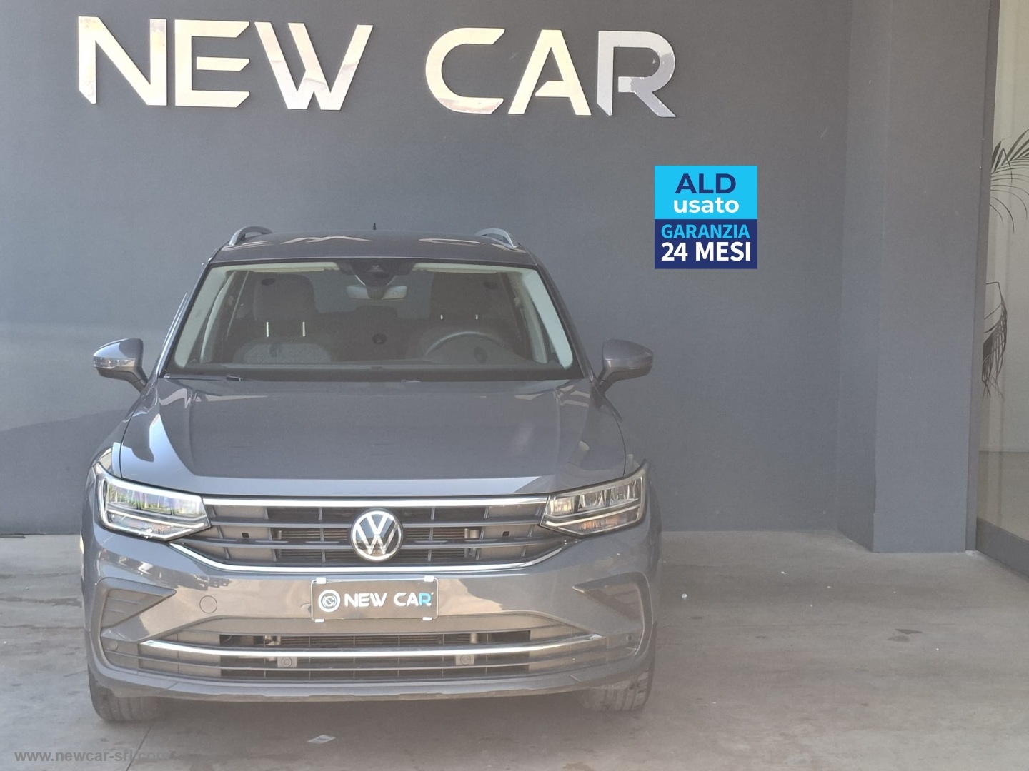 VOLKSWAGEN Tiguan