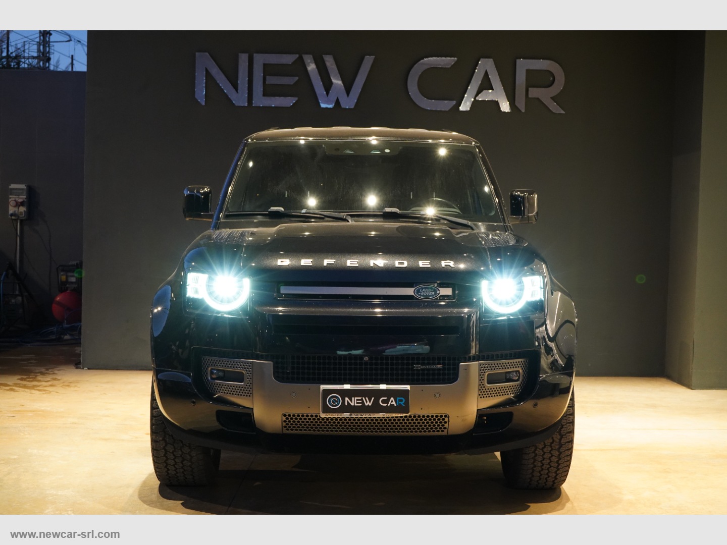 LAND ROVER Defender