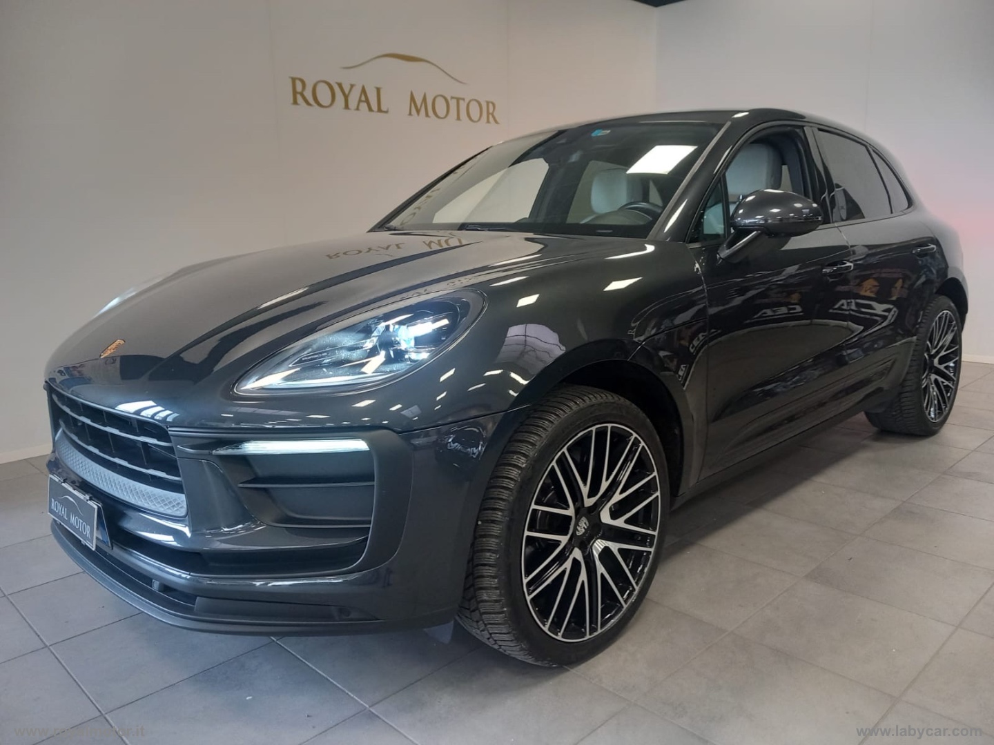 PORSCHE Macan
