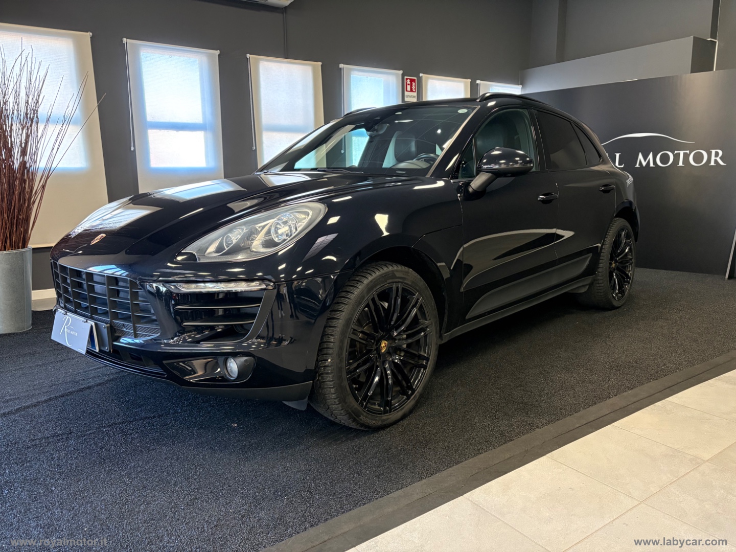 PORSCHE Macan