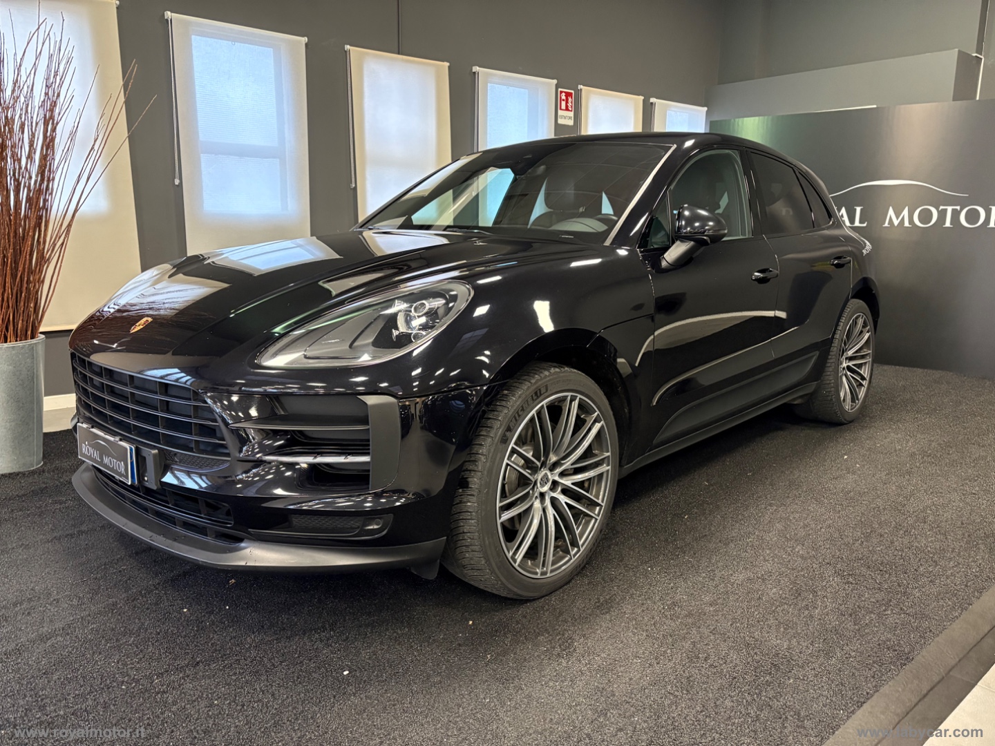 PORSCHE Macan