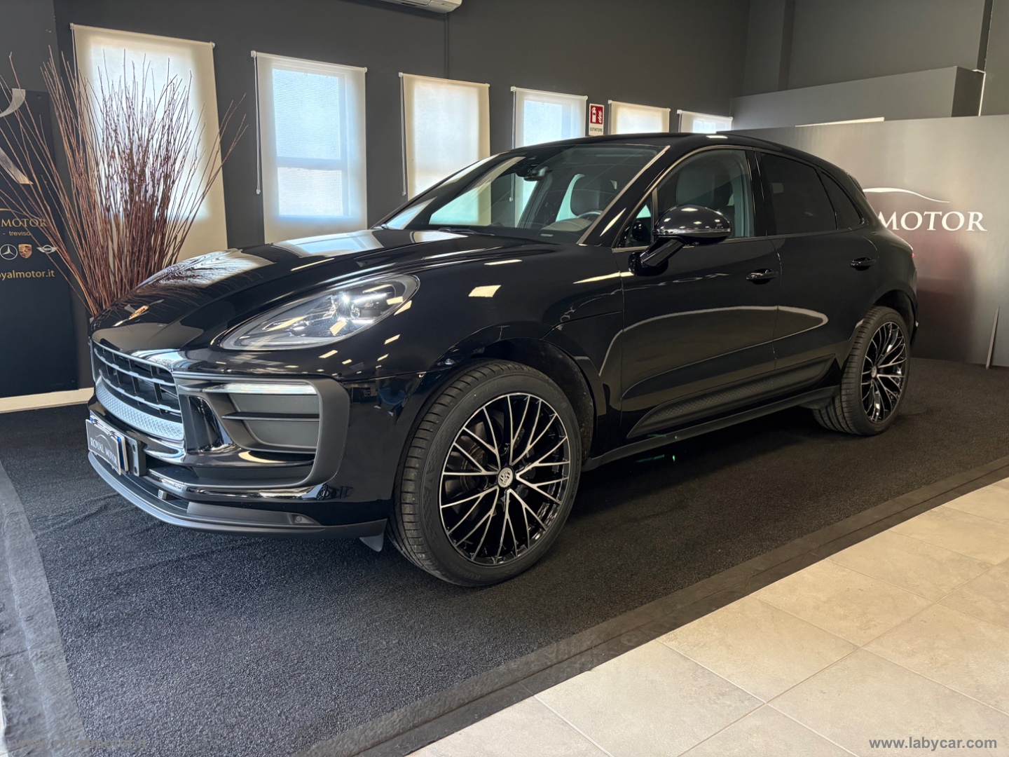 PORSCHE Macan