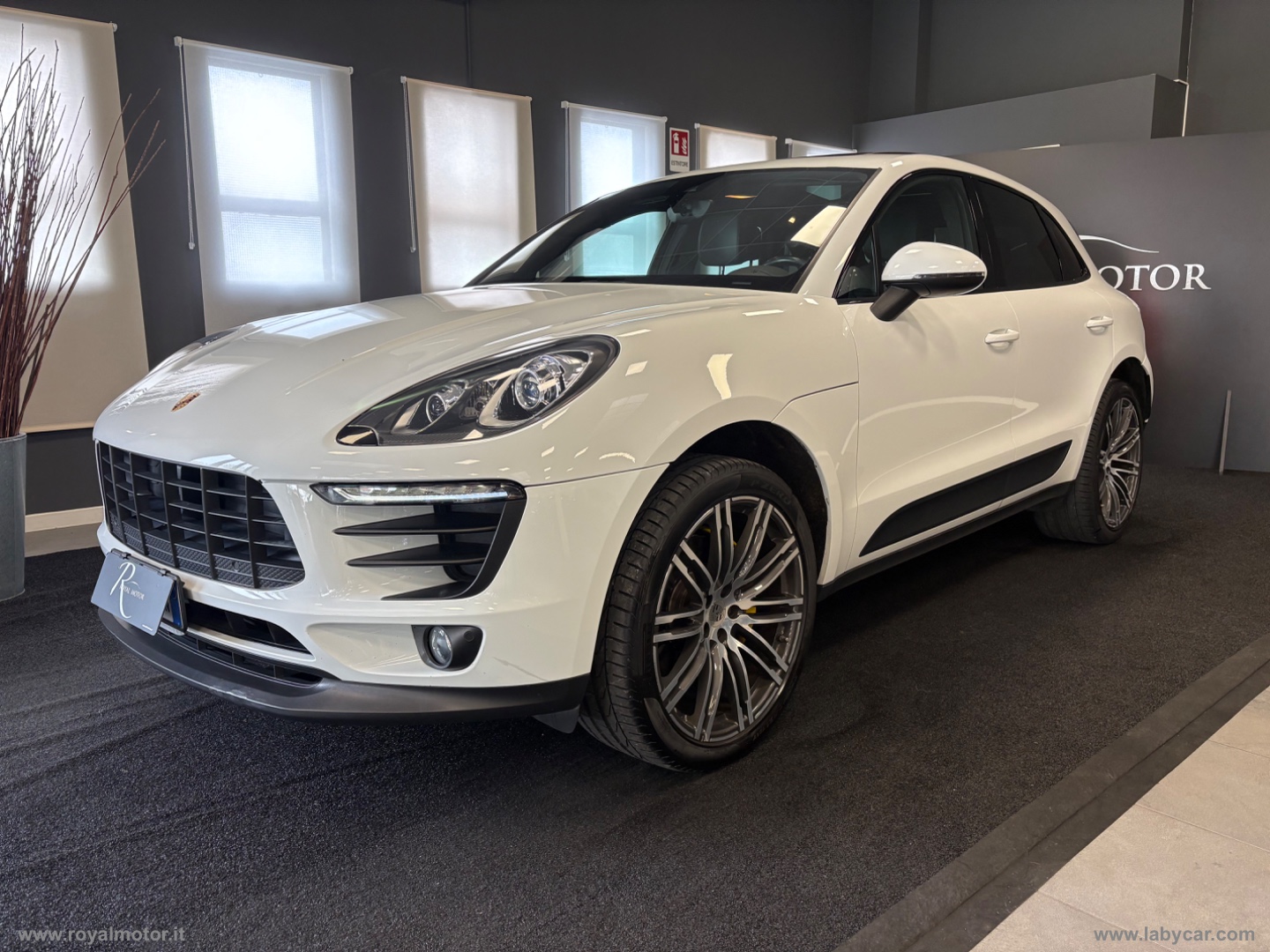 PORSCHE Macan