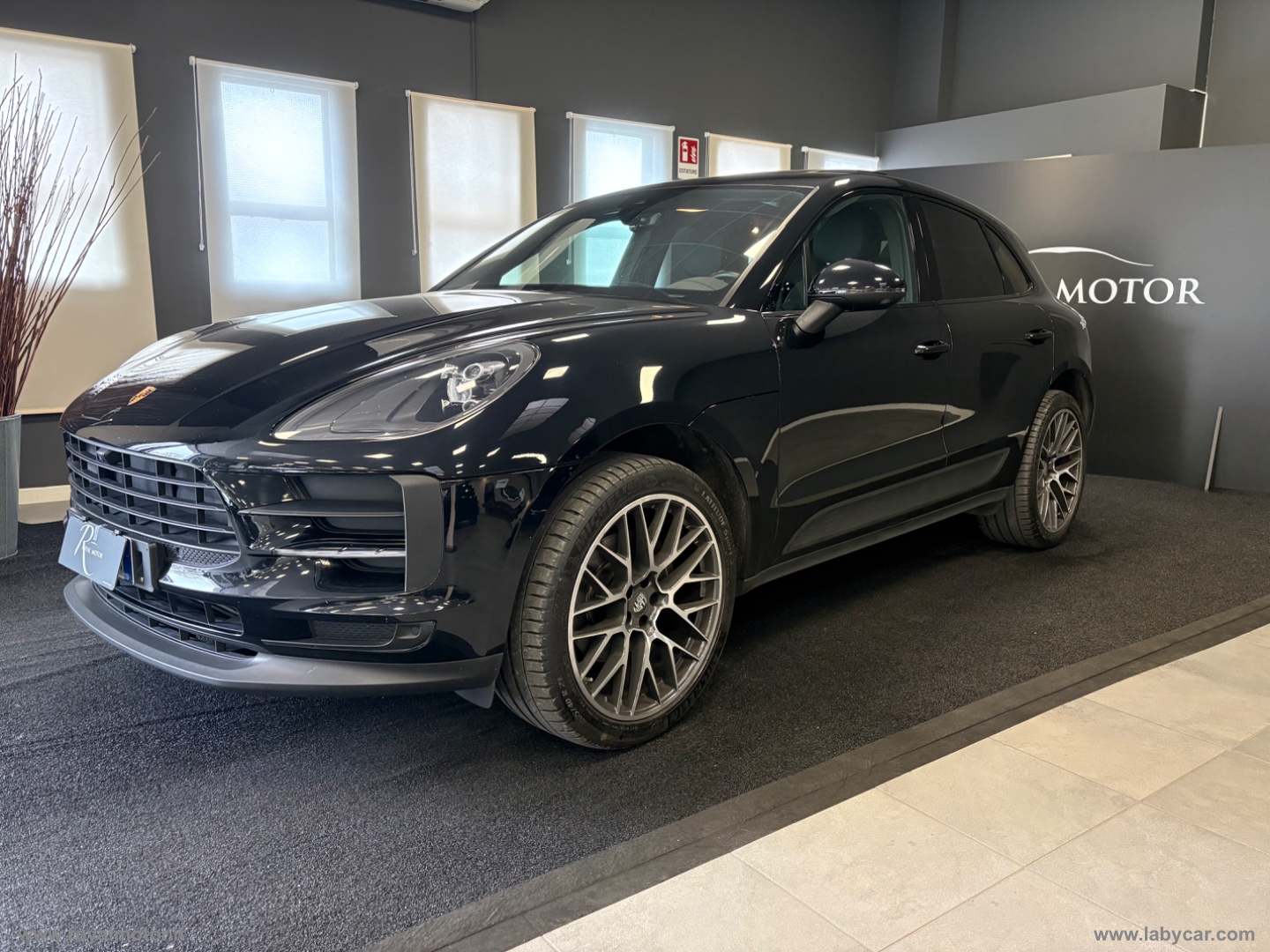 PORSCHE Macan