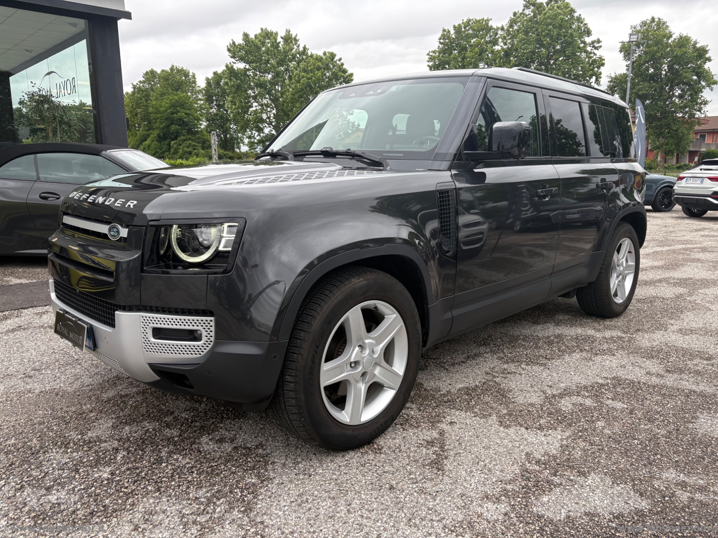 LAND ROVER Defender