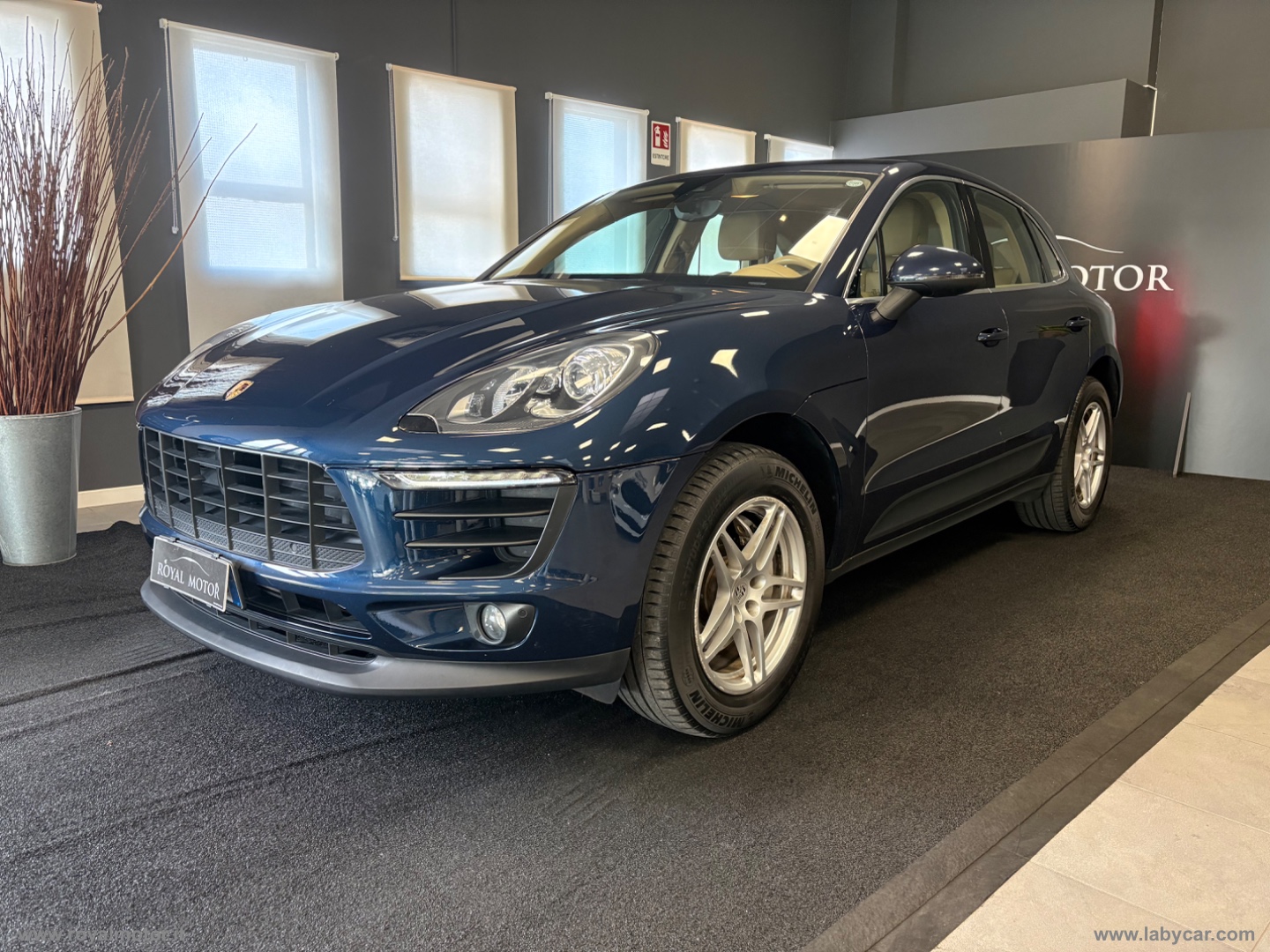 PORSCHE Macan