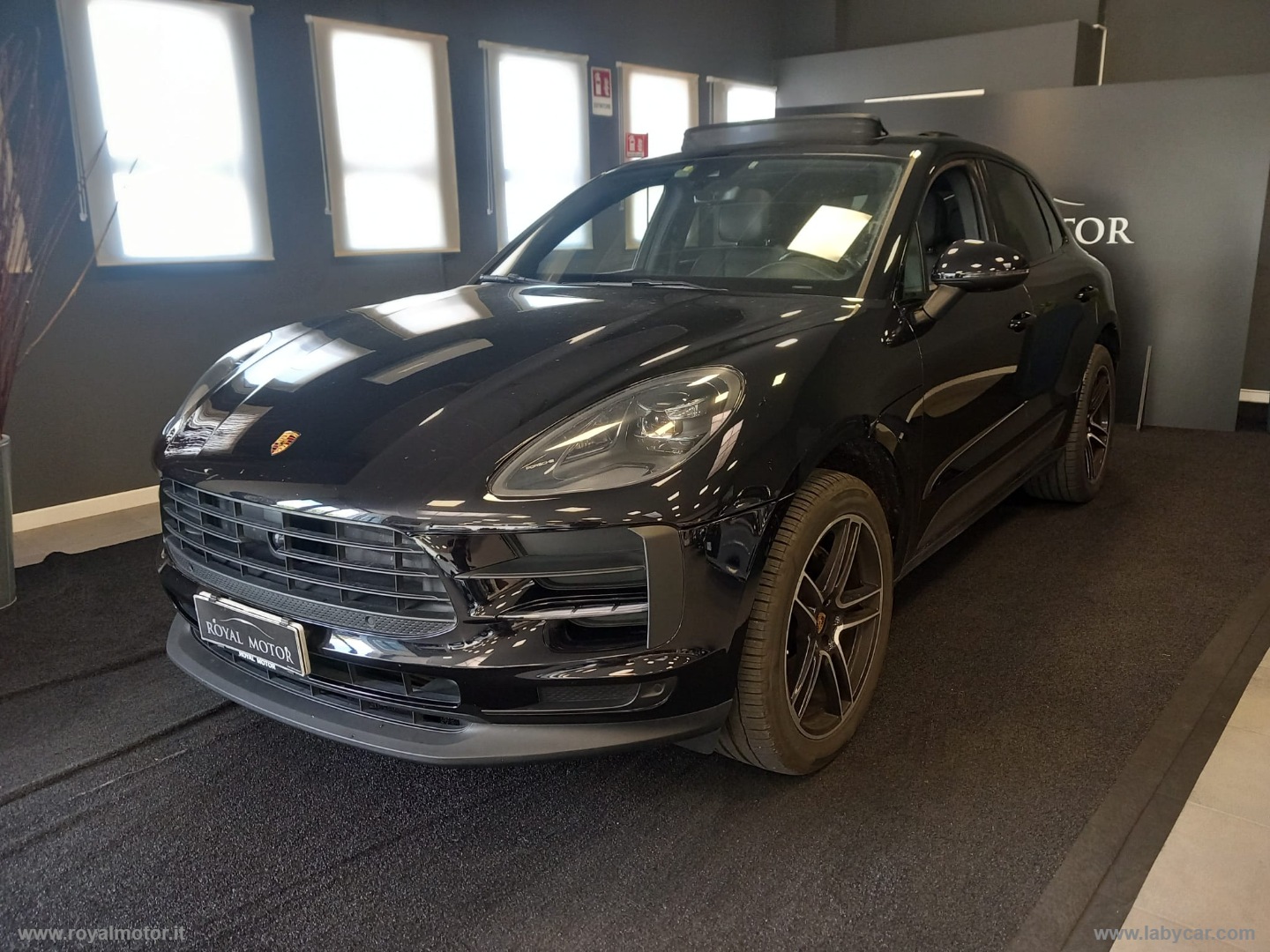 PORSCHE Macan