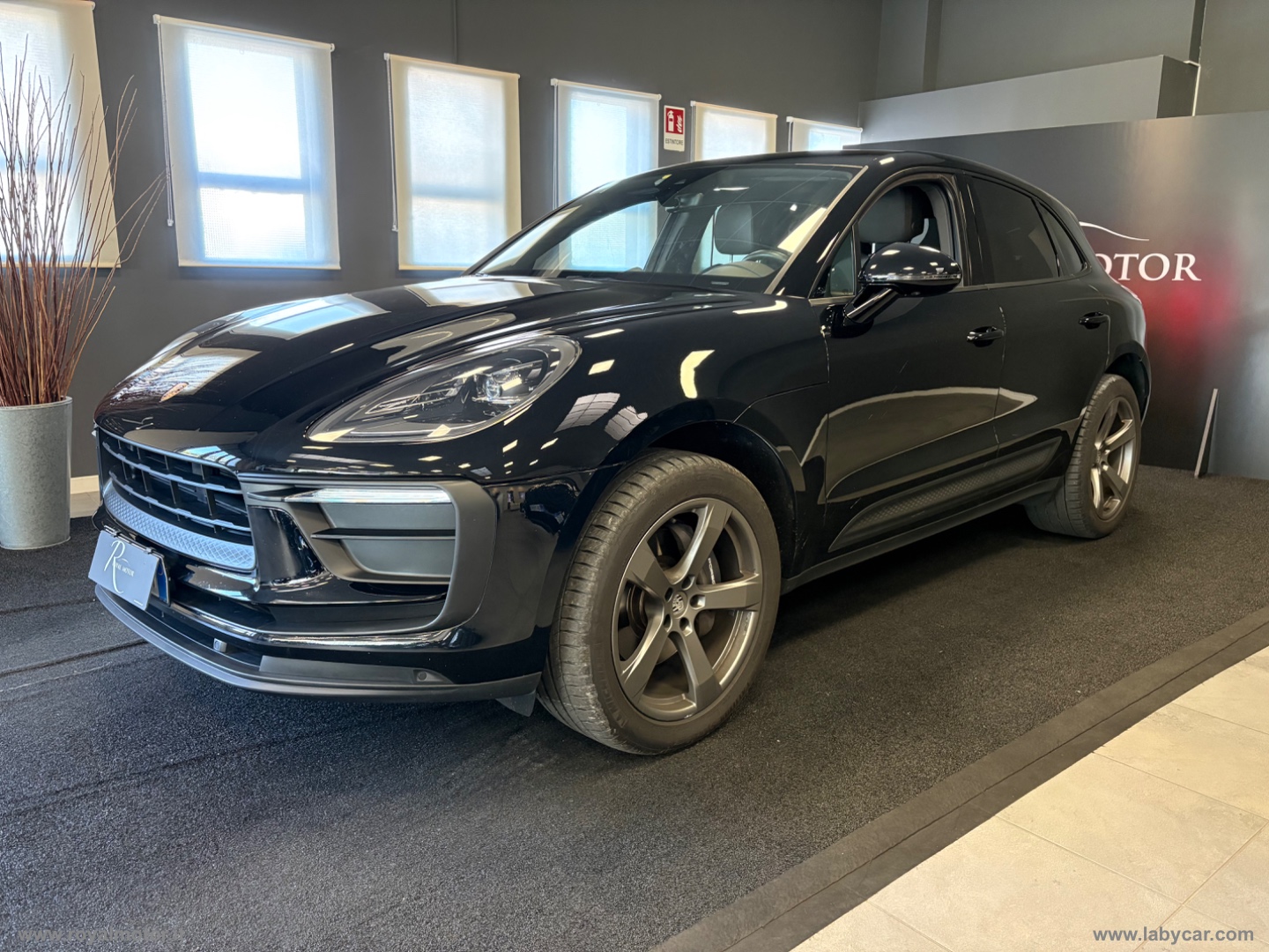PORSCHE Macan