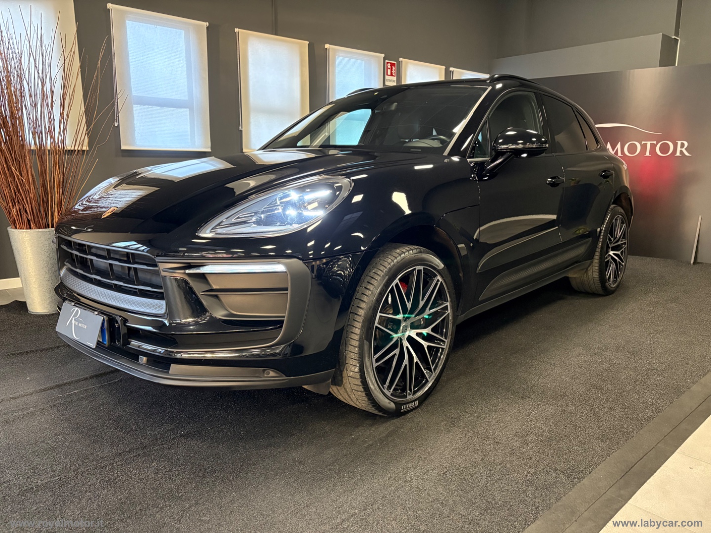 PORSCHE Macan
