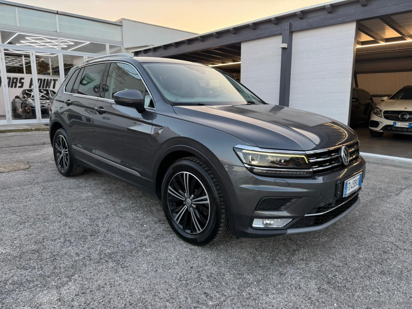VOLKSWAGEN Tiguan