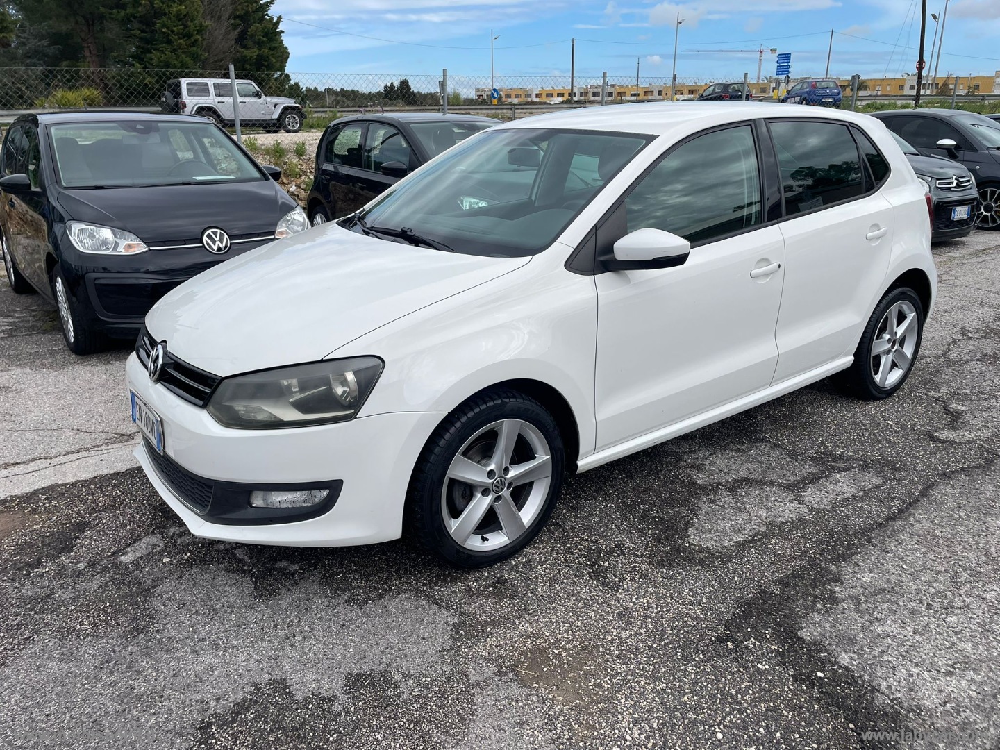 VOLKSWAGEN Polo