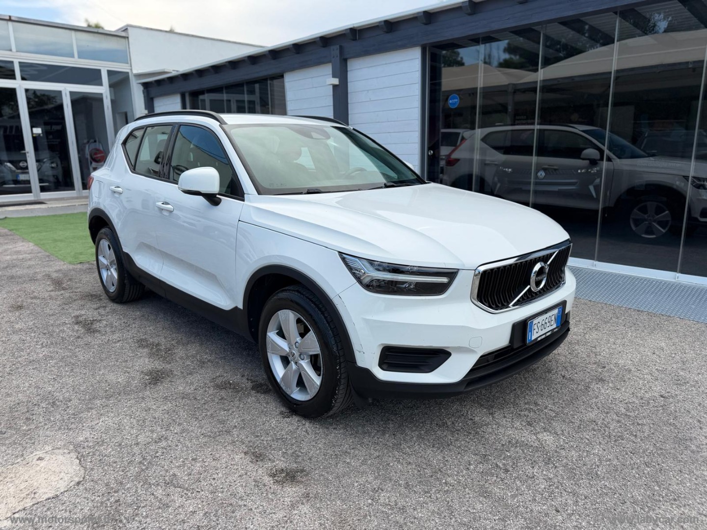 VOLVO XC40