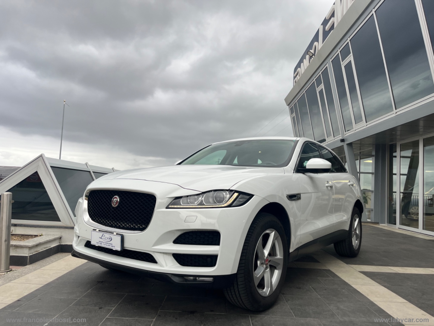 F-Pace 2.0 D 180 CV AWD aut. Prestige                                                        
