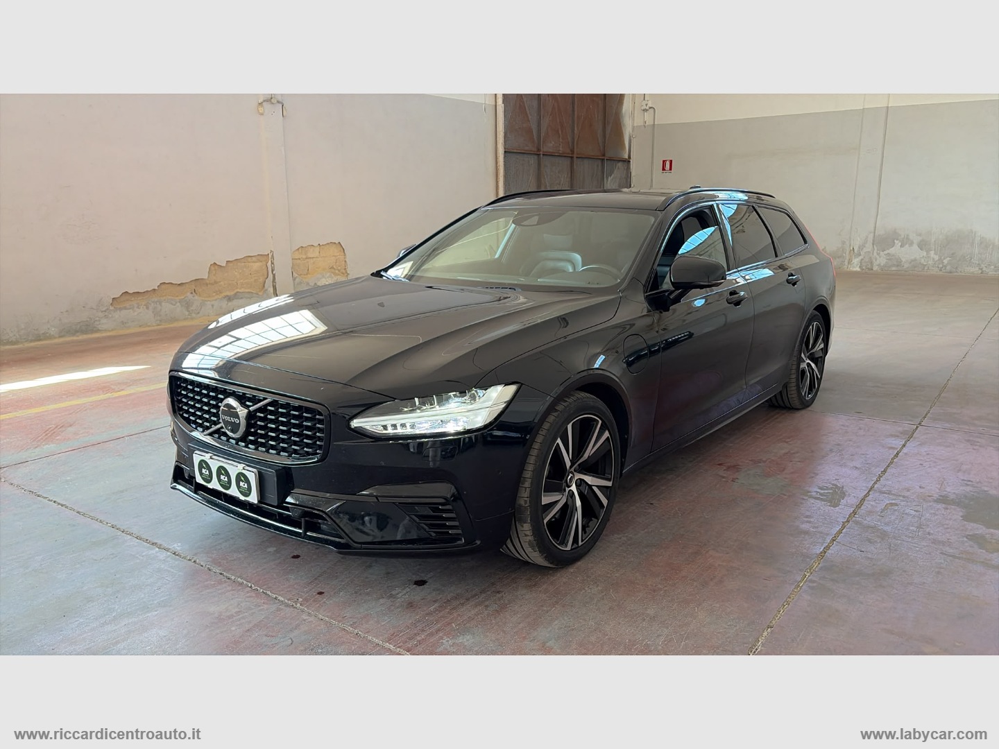 VOLVO V90 T6 Rech. AWD Plug-in Hyb.R-design                                                        